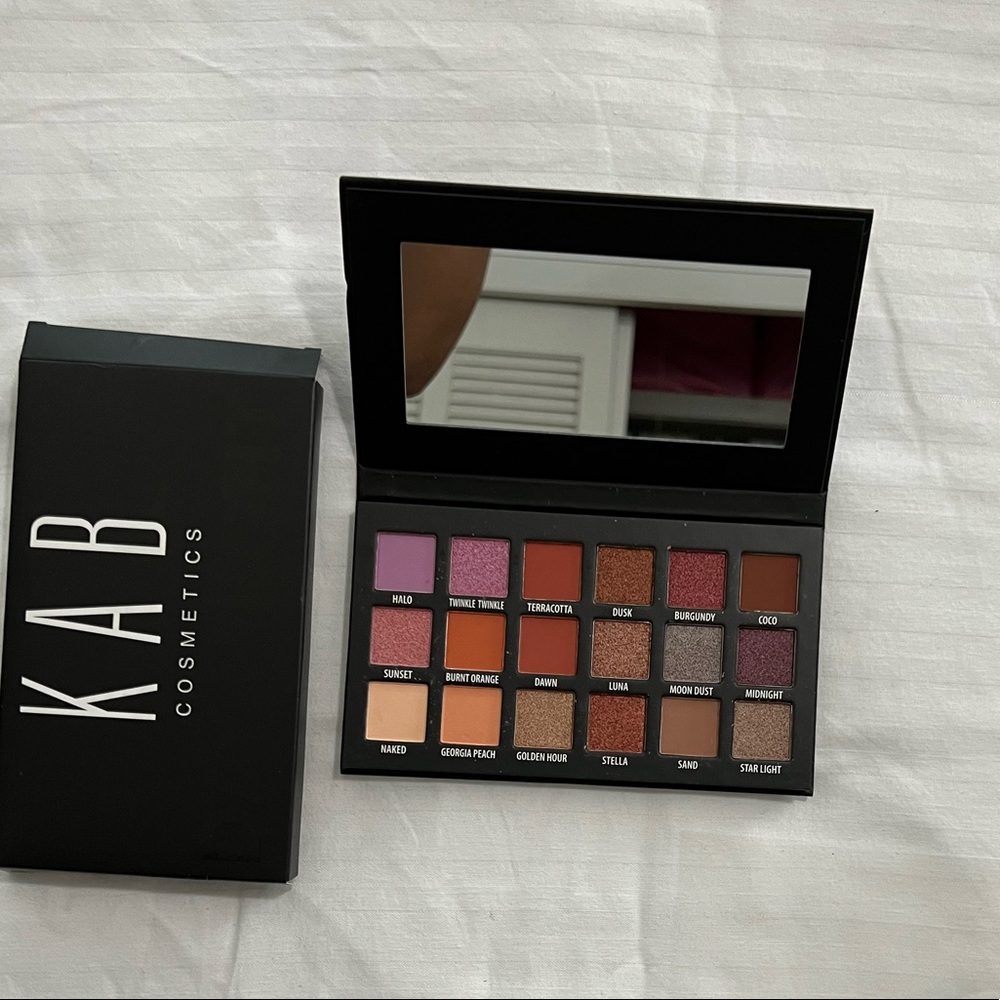 Brand 🆕 KAB Cosmetics Day + Night Eyeshadow Palette - Picture 6 of 9